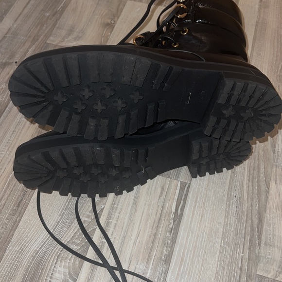 Stuart Weitzman Lexy Bootie - Picture 8 of 8